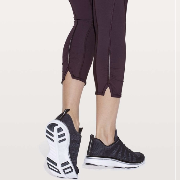 Lululemon, On Your Mark Crop, Size 6, Black Cherry - Picture 3 of 11